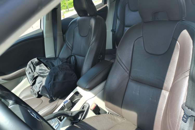 Used Volvo V40 2013 2.0T Zhiya Edition Left Front Seat