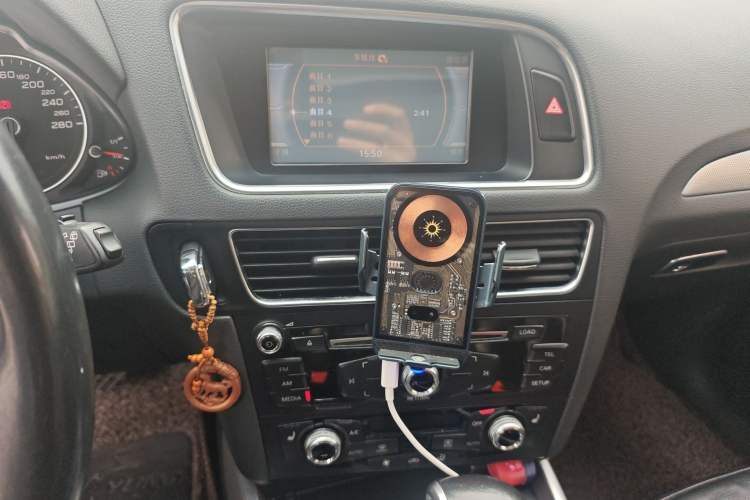 Used Audi Q5 2015 40 TFSI Technology Edition Audio And AC Panel