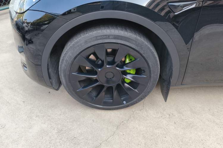 Used Tesla Model Y 2023 Long-Range All-Wheel-Drive Version