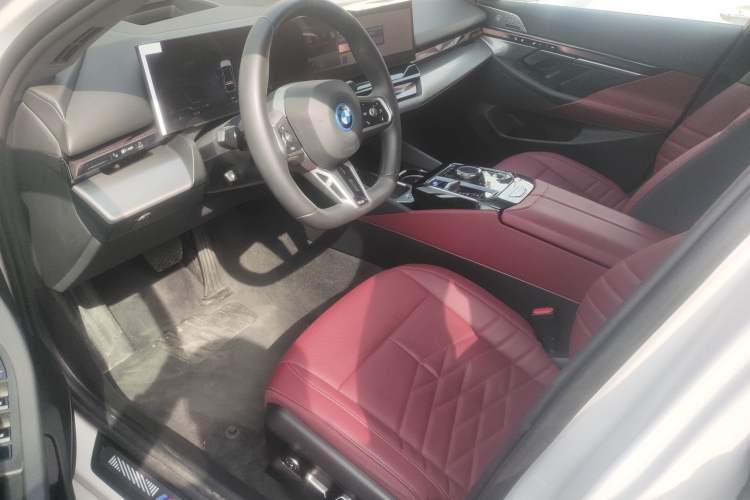 Used BMW i5 2025 eDrive 40L M Sport Package Left Front Seat