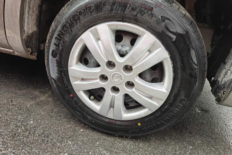 Used FORTHING Lingzhi 2020 M5L 1.6L Utility Model Right Front Wheel Hub