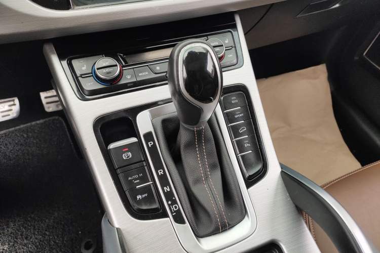 Used Geely Auto Emgrand X7 Sport 2016 1.8TD Automatic ZhiZun Version Gear Lever