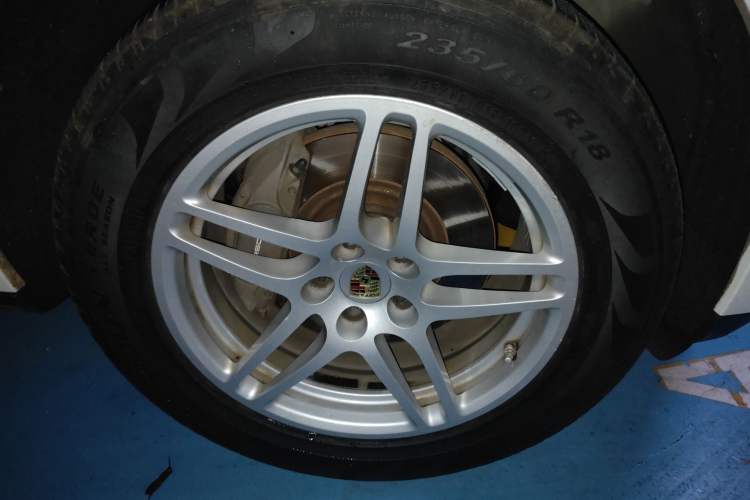 Used Porsche Macan 2016 Macan 2.0T Right Front Wheel Hub