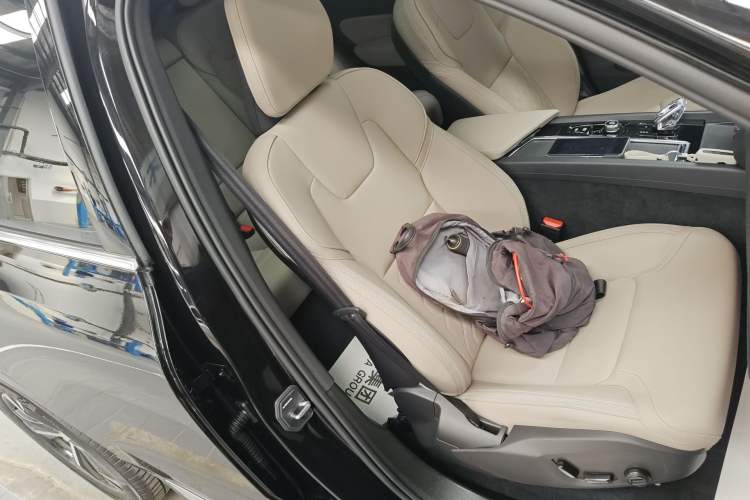 Used Volvo XC60 2026 B5 4x4 Smart Luxury Edition Right Front Seat