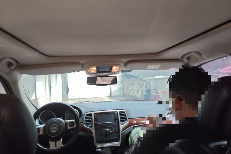 Used Jeep Grand Cherokee 2011 3.6L Luxury Navigation Edition Headliner