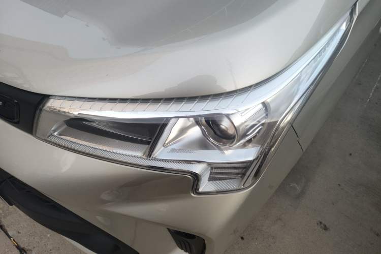 Used Dongfeng Fengon 380 2022 1.5L Comfort-Class Passenger Vehicle (Steel Spring) with 7 Seats