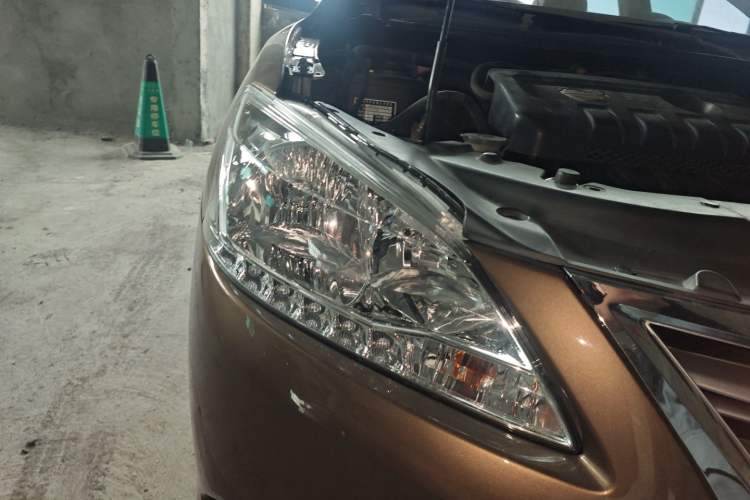 Used Nissan Sylphy 2012 1.6XE CVT Comfort Edition Right Front Headlight