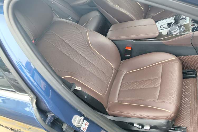 Used BMW 5 Series 2021 525Li M Sport Package Right Front Seat