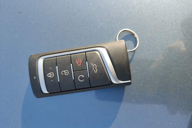 Used GAC Trumpchi GS8 2017 320T Two-Wheel Drive Luxury Smart Connectivity Version (7 Seats) Vehicle Key