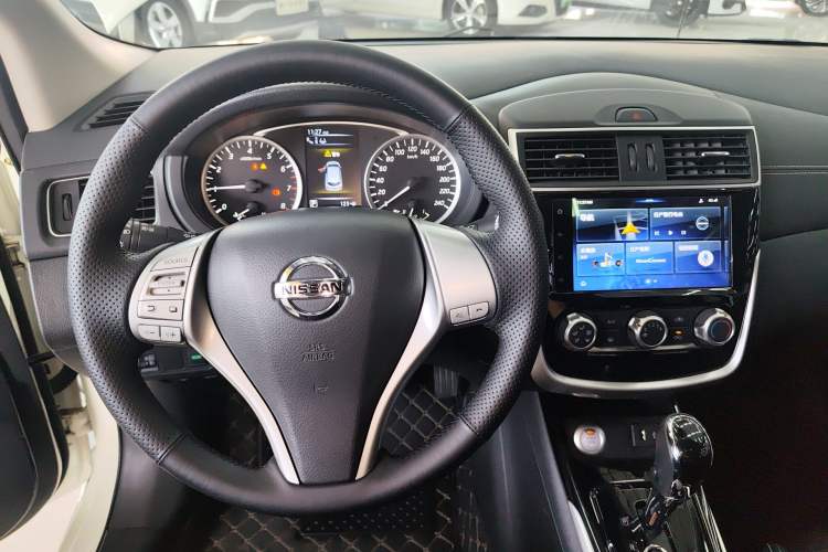 Used Nissan Tiida 2019 1.6L CVT Smart Drive Version China VI Standard Center Console