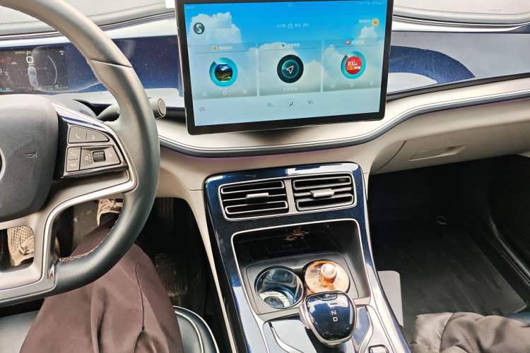 Used BYD Qin PLUS 2021 DM-i 120KM Flagship Model Audio And AC Panel