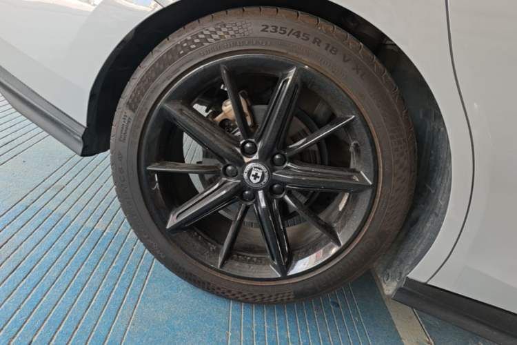 Used CHANGAN UNI-V 2022 1.5T Prestige Version Right Rear Wheel Hub