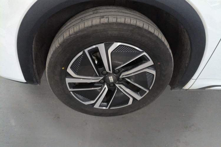Used Geely Galaxy Xingjian 7 EM-i 2025 120km Launch+ Version Exterior 4