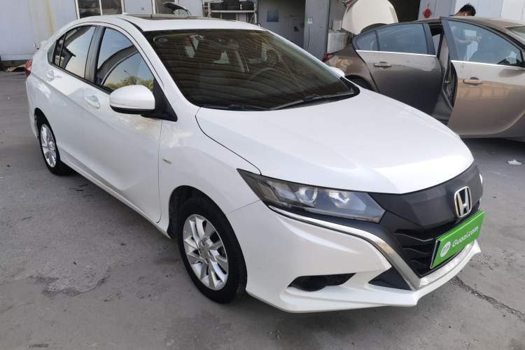 Used Honda Gienia 2017 1.5L CVT Comfort Version Front Right 45 Deg