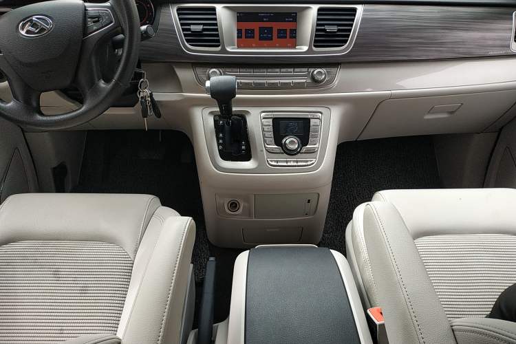 Used SAIC MAXUS G10 2019 PLUS 2.0T Automatic Elite Edition China VI Standard