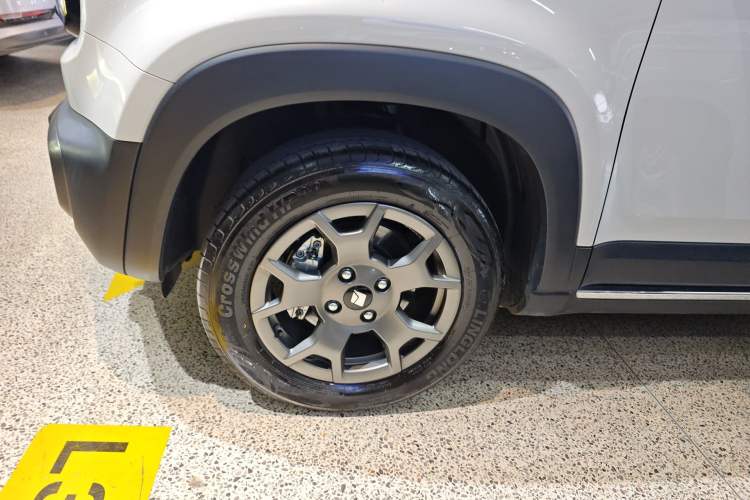 Used Baojun Spark EUV 2026 301km Flagship Edition Left Front Wheel Hub