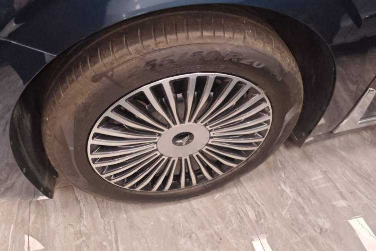 Used VOYAH Dream 2025 PHEV Four-Wheel-Drive Flagship Kunpeng Edition
