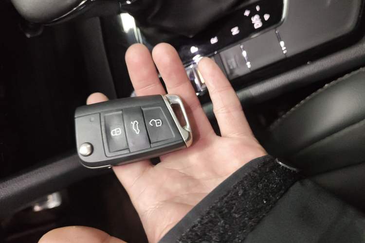 Used Volkswagen Tiguan L 2021 330TSI Automatic Two-Wheel Drive R-Line Enhanced Edition Interior 1