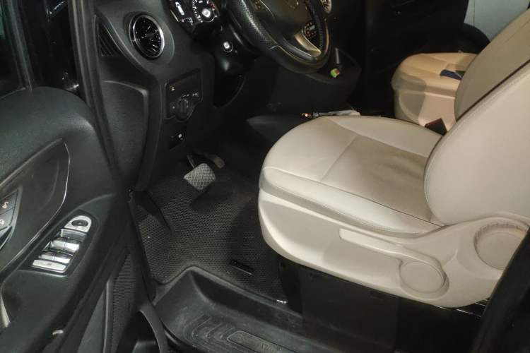 Used Mercedes-Benz Vito 2021 2.0T Business Version 7 Seats