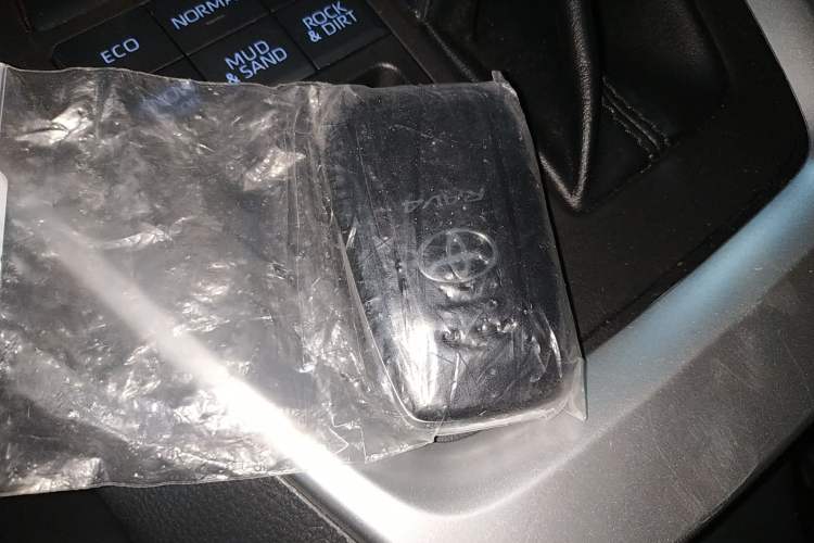 Used Toyota RAV4 2022 2.0L CVT 4x4 Style Plus Edition Vehicle Key