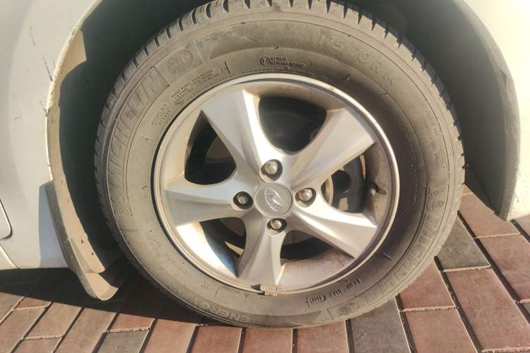 Used Hyundai Verna (older generation) 2014 1.4L Automatic Smart GLS Right Front Wheel Hub