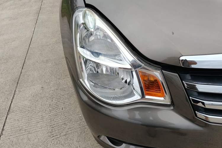 Used Nissan Sylphy 2016 Classic 1.6XE Automatic Comfort Edition Right Front Headlight