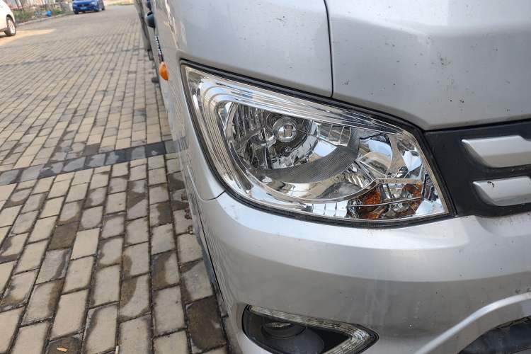 Used Foton Xiangling M 2018 1.5L Non-Load-Bearing Double-Cab with Dual Rear Tires (Cargo Version) DAM15L