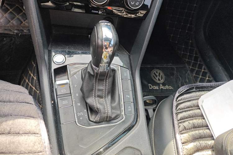 Used Volkswagen Tharu 2019 280TSI Two-Wheel Drive R-Line China VI Standard Gear Lever