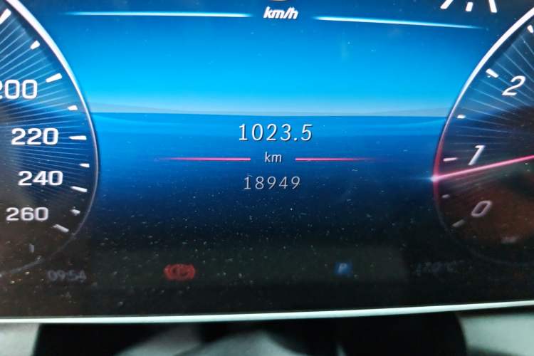 Used Mercedes-Benz GLC 2023 Refreshed GLC 300 L 4MATIC Dynamic Version 7-Seater Odometer Close Up