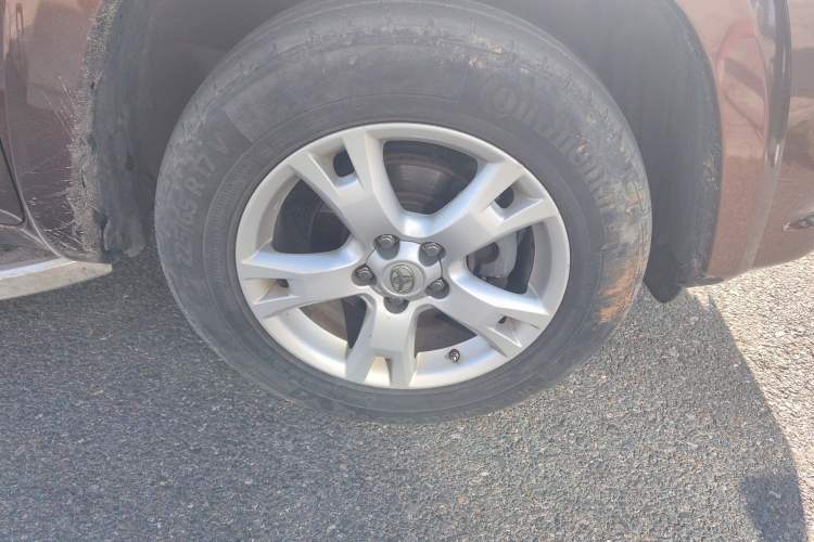 Used Toyota RAV4 2010 2.4L Automatic Deluxe Upgrade Edition Right Front Wheel Hub