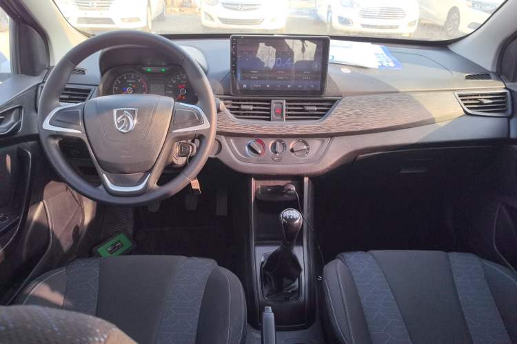 Used Baojun 310 2016 1.2L manual Comfort trim level