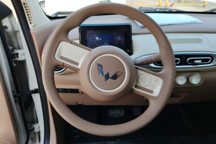 Used Wuling Hongguang MINIEV 2025 Four-Door Version Advanced Edition
