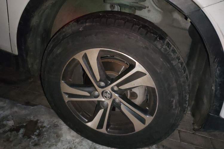 Used Toyota RAV4 2015 2.0L CVT Two-Wheel Drive Urban Edition