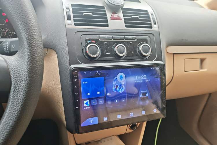 Used Volkswagen Touran 2011 1.4T Manual Zhiya Edition 5 Seats Audio And AC Panel