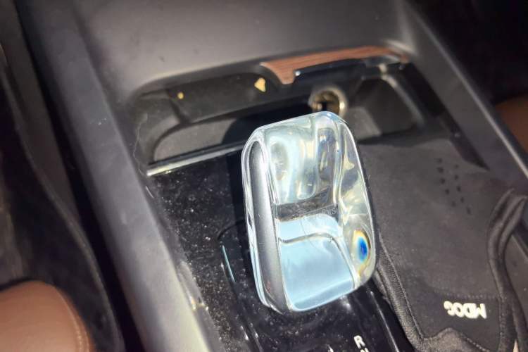 Used Volvo XC60 2023 B5 4x4 Smart Luxury Edition Gear Lever