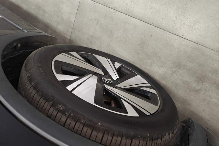 Used Volkswagen Tiguan L 2023 Restyled 330TSI Automatic Two-Wheel Drive R-Line Enhanced Comfort Version
