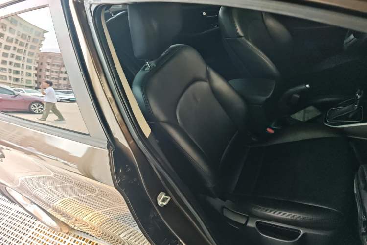 Used Kia Carens 2013 2.0L 7-Seater Automatic Standard Version China IV Standard Right Front Seat