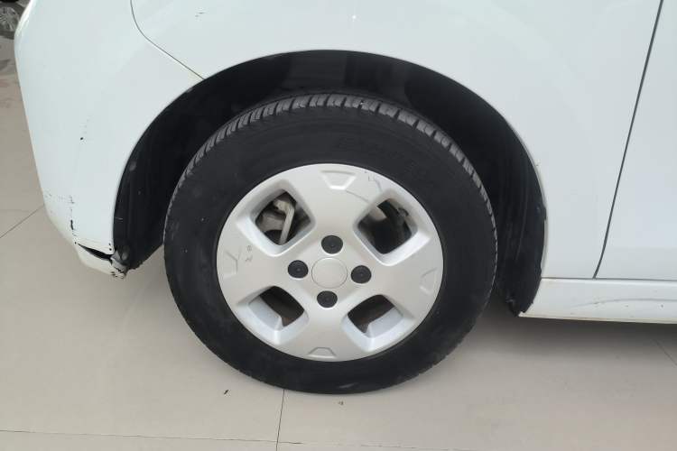 Used Roewe Clever 2021 302 km New Four-Seater Super-Efficient Version Left Front Wheel Hub
