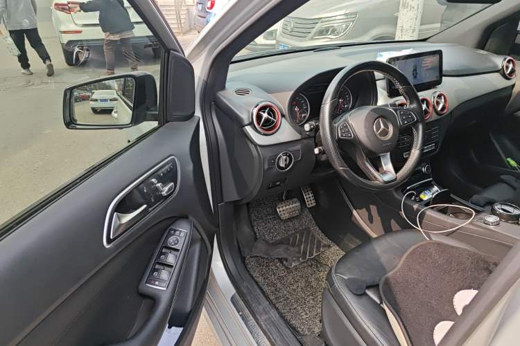 Used Mercedes-Benz B-Class 2015 B 200 Luxury Model Driver Seat