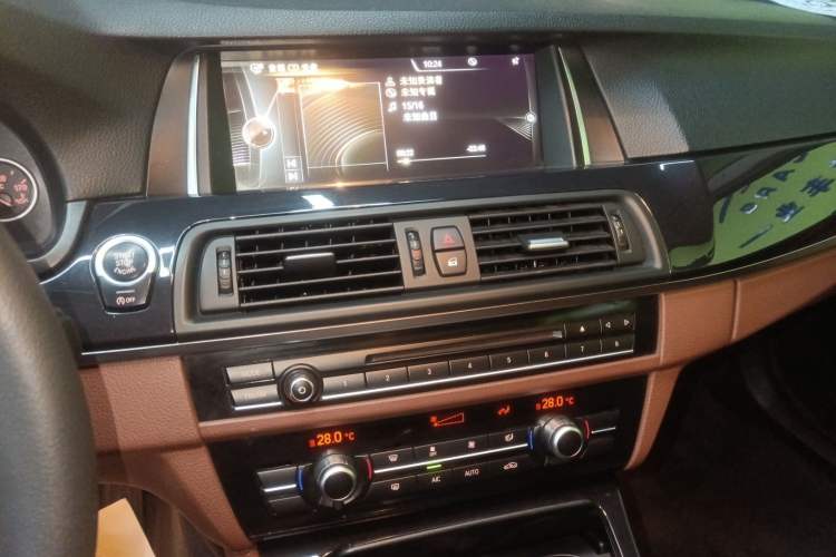 Used BMW 5 Series 2015 520i Elegant Edition Audio And AC Panel