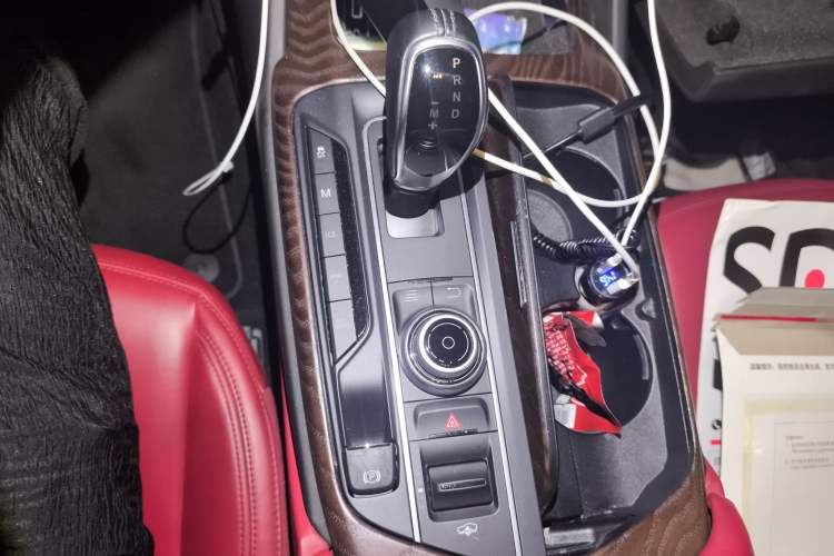 Used Maserati Levante 2016 3.0T Standard Edition Gear Lever