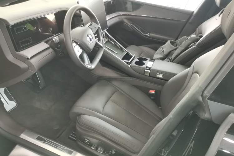 Used Denza Z9 2024 1100 km Four-Wheel Drive Max Version
