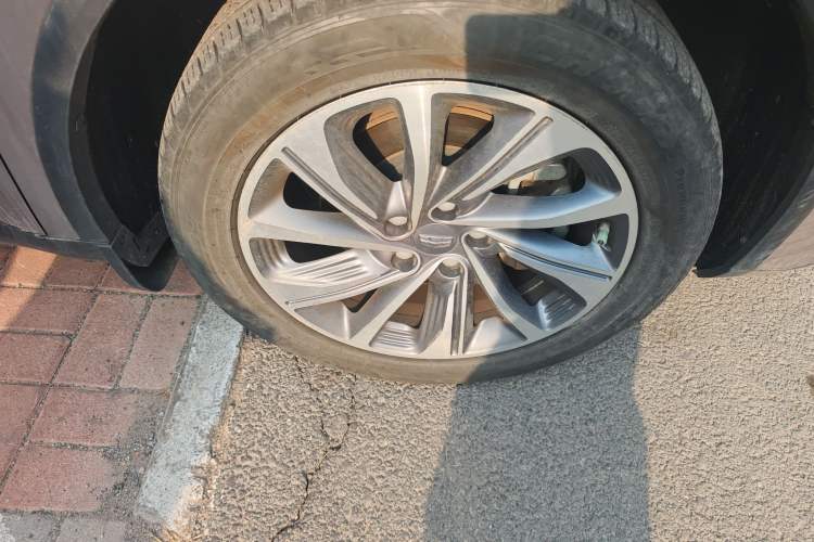 Used Geely Auto Jiajie New Energy 2019 1.5TD PHEV Deluxe Edition Right Front Wheel Hub