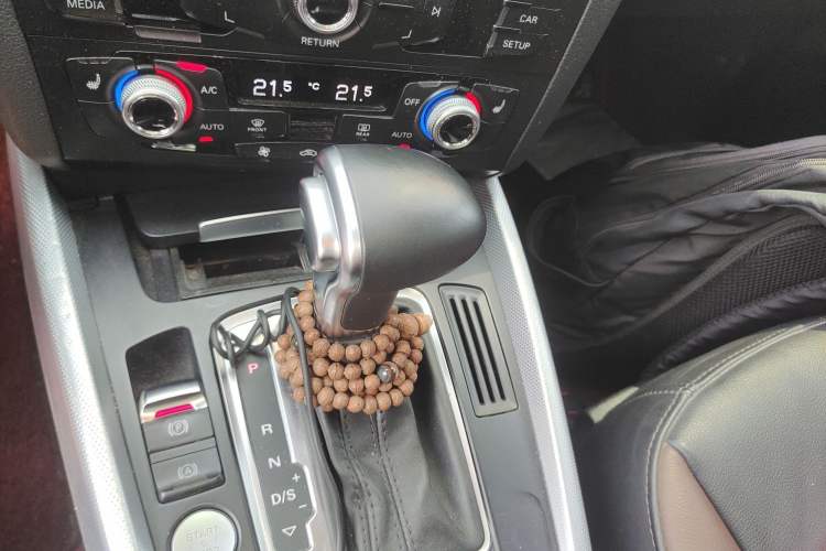 Used Audi Q5 2017 Plus 40 TFSI Technology Model Gear Lever