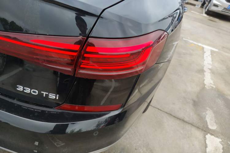 Used Volkswagen Passat 2022 330TSI Luxury Edition Right Rear Taillight