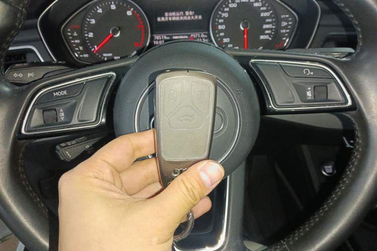 Used Audi A4L 2018 30th Anniversary Edition 40 TFSI Trendy Model Vehicle Key