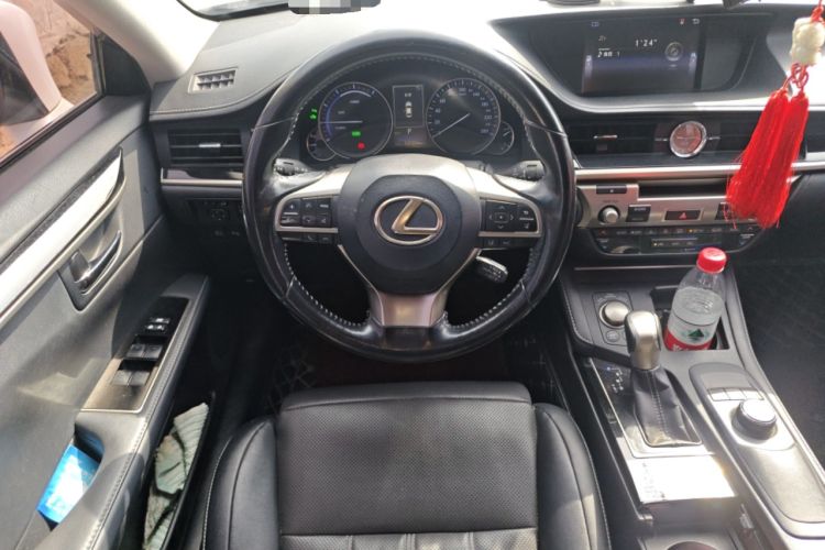 Used Lexus ES 2015 300h Comfort Edition Steering Wheel