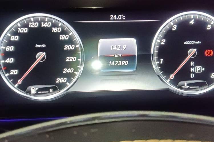 Used Mercedes-Benz S-Class 2015 S 400 L 4MATIC Odometer Close Up