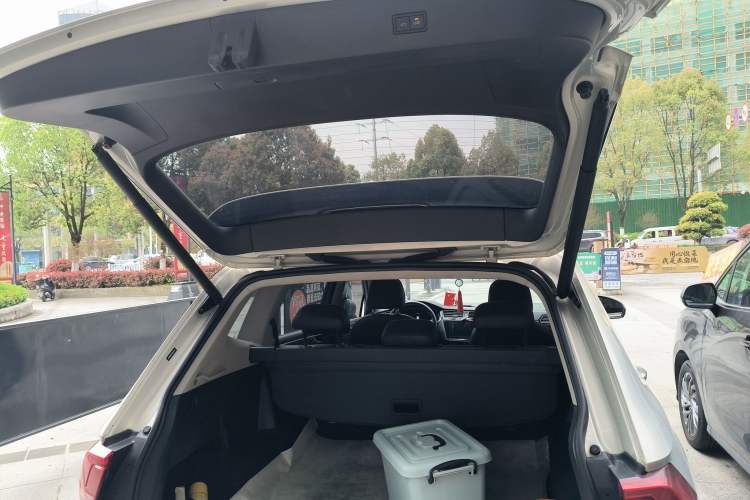 Used Volkswagen Tiguan L 2021 330TSI Automatic Two-Wheel Drive R-Line Enhanced Edition Trunk