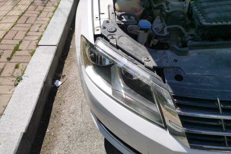 Used Volkswagen Lavida 2013 Restyled Classic 1.6L Manual Comfort Edition Right Front Headlight